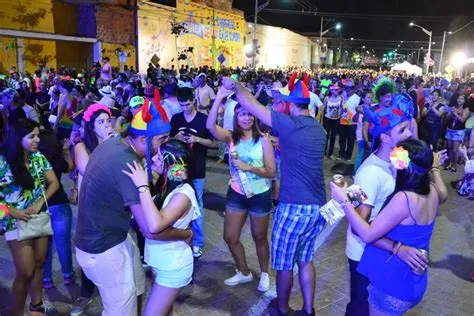 ¡El Carnaval de Barranquilla Baila con Isabela Mejia! Una Explosión de Ritmo y Color en el Caribe Colombiano