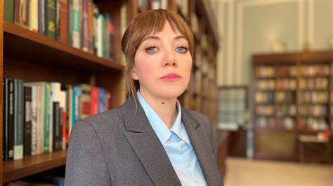 ¡El Gigante de la Comedia: Philomena Cunk presenta su nuevo especial en Netflix!